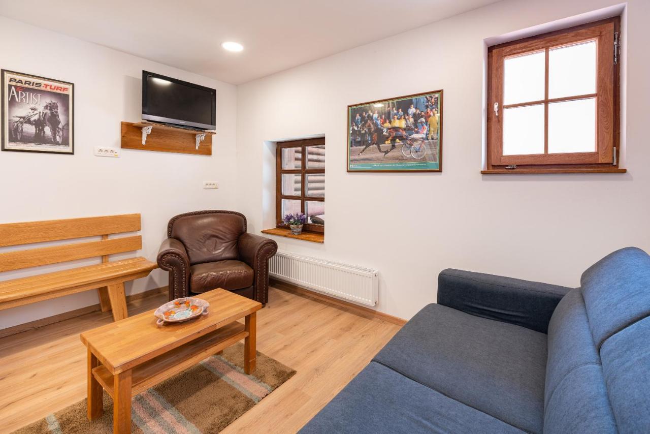 Apartment Zynga - Stud Farm Sentvid Pri Sticni ภายนอก รูปภาพ